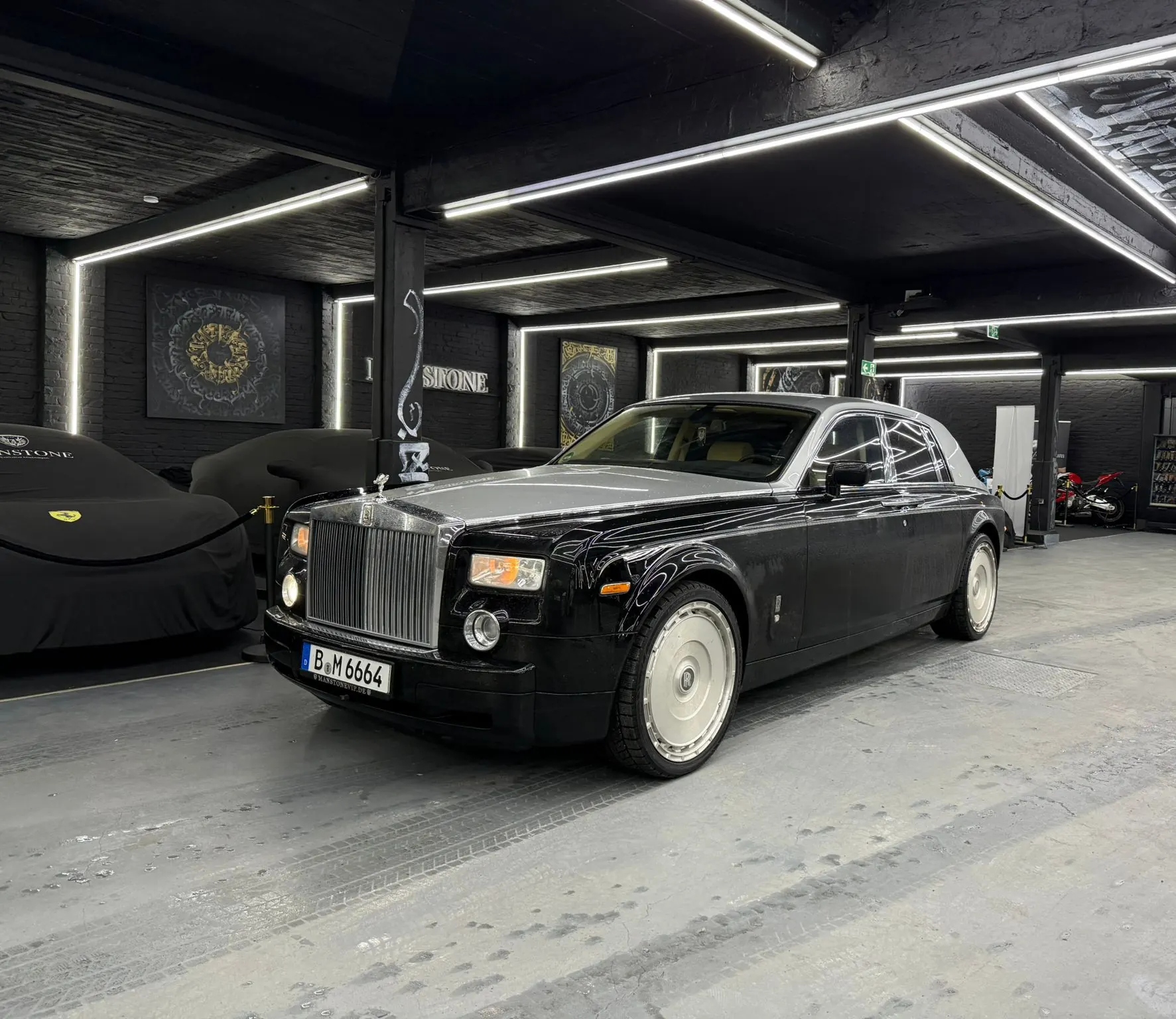 Rolls-Royce Phantom, S-Class and Maybach limousines
